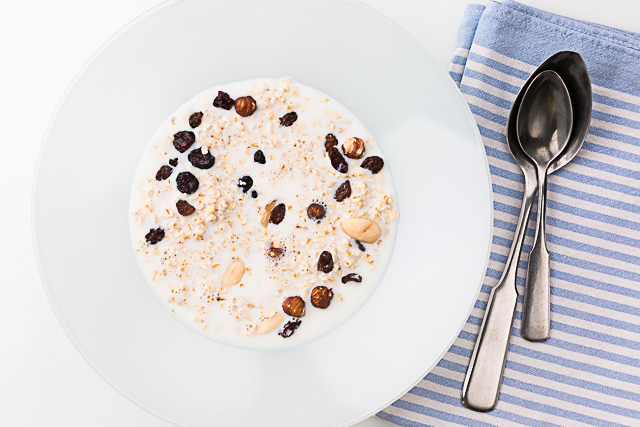 Müsli mit Milch, Food-Fotografie Bielefeld
