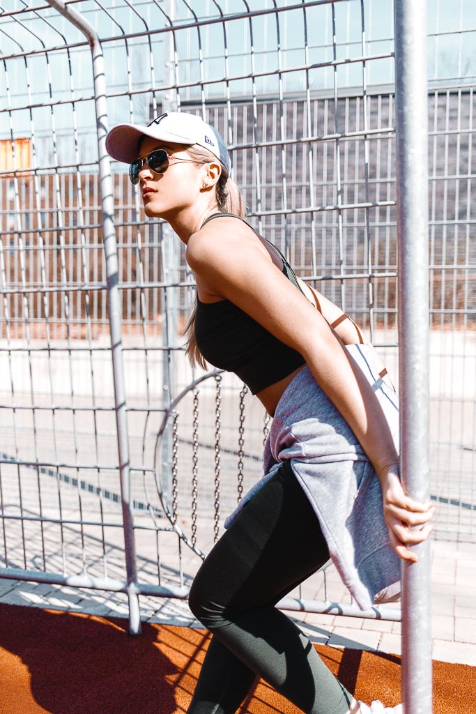 Fitnessoutfit shooting Sportplatz