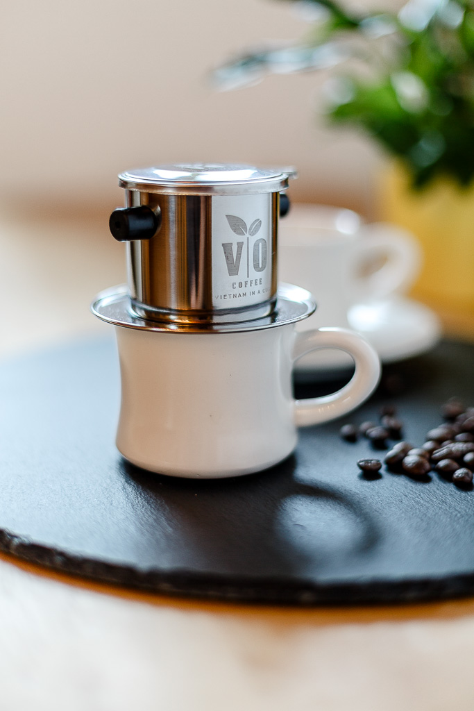 vietnamesischer Kaffee mit Kaffeebohnen